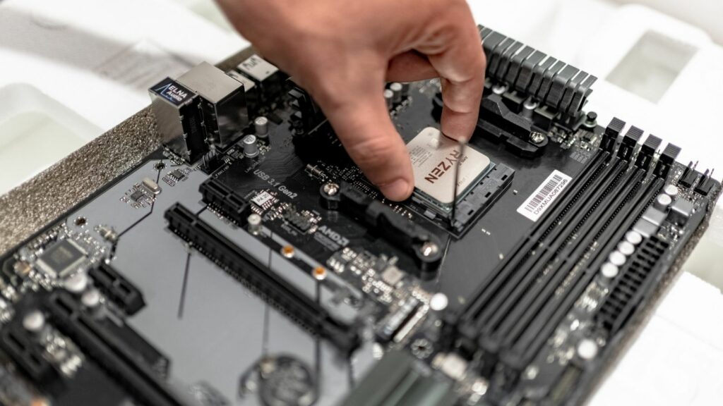 What Type of Software Controls the Hardware of a Computer? A Complete ...