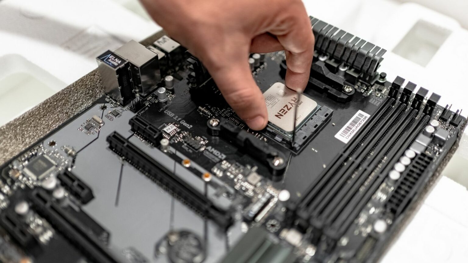 What Type of Software Controls the Hardware of a Computer? A Complete ...